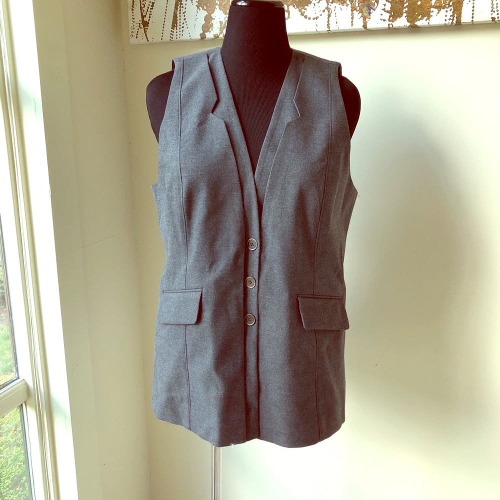 NWT Button Down Vest 💝